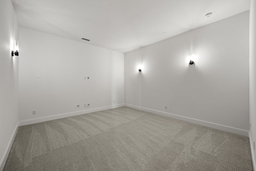 Spacious, unfurnished interior of a new home in Winding Creek, Rockwall (Image 32).