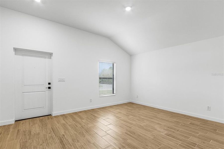 Spacious, unfurnished interior of a new home in , North Port (Image 9).