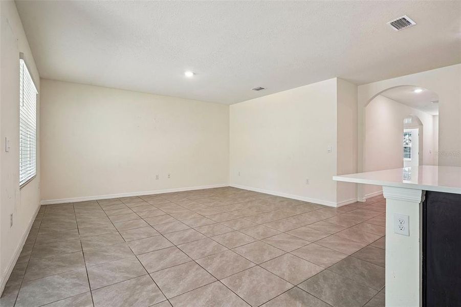 Spacious, unfurnished interior of a new home in Lake Diamond, Ocala (Image 20).