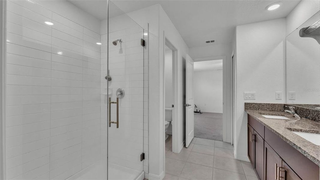 Furnished interior view inside a new home in , Bartow (Image 10).