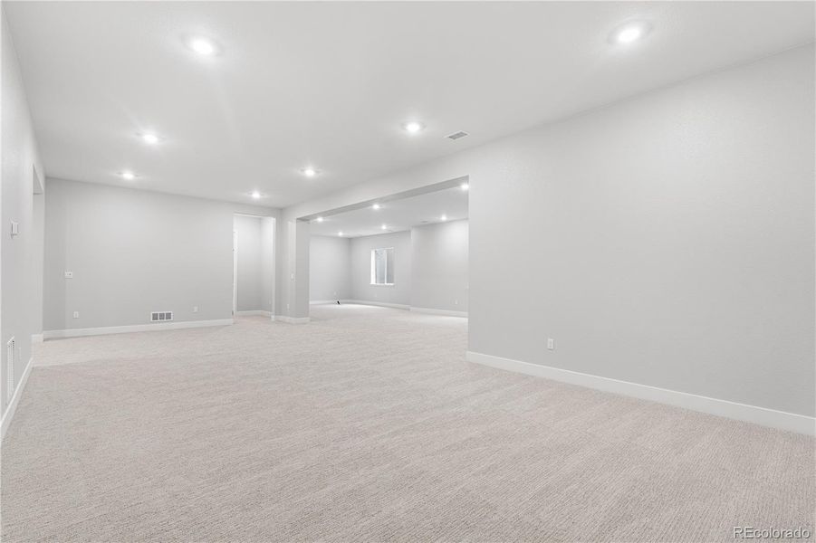 Spacious, unfurnished interior of a new home in Retreat at The Canyons, Castle Pines (Image 30).