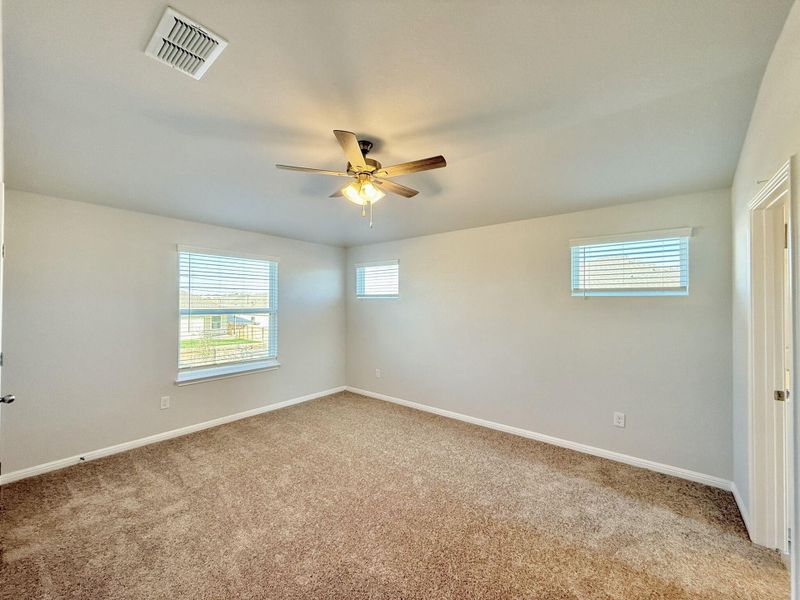 Spacious, unfurnished interior of a new home in , Austin (Image 11).