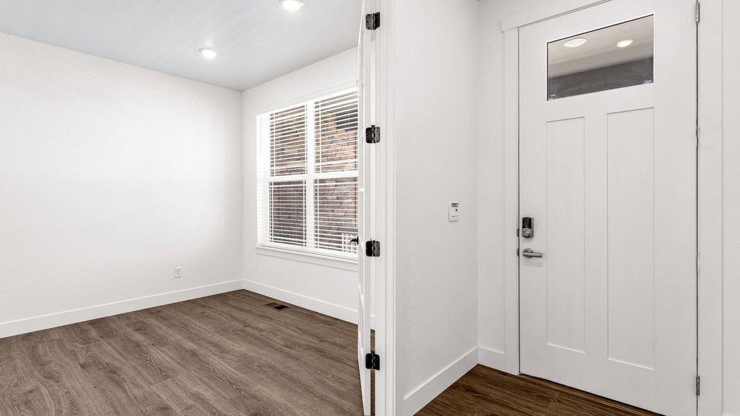 Spacious, unfurnished interior of a new home in Vantage, Berthoud (Image 15).