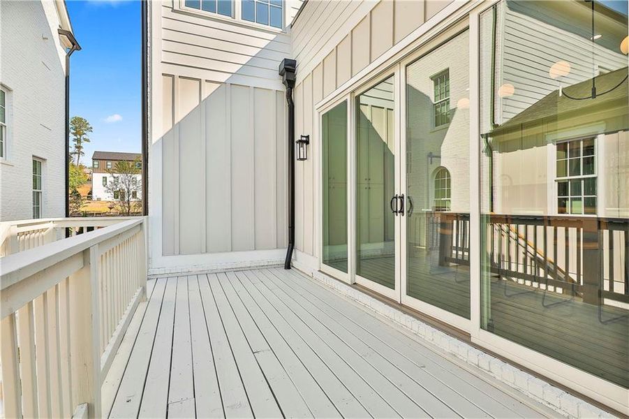 Exterior details and patio area of a home in Laurel Brooke, Peachtree City (Image 28).