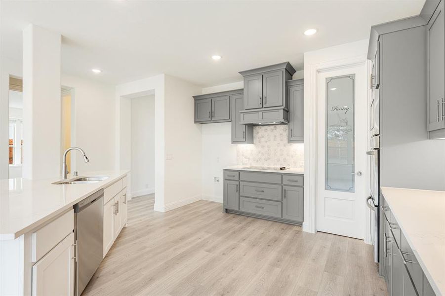 Furnished interior view inside a new home in Ridgepoint, Midlothian (Image 8).