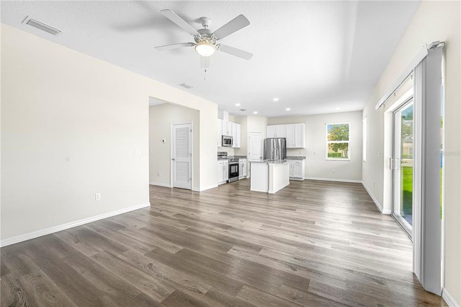 Spacious, unfurnished interior of a new home in , Weeki Wachee (Image 36).