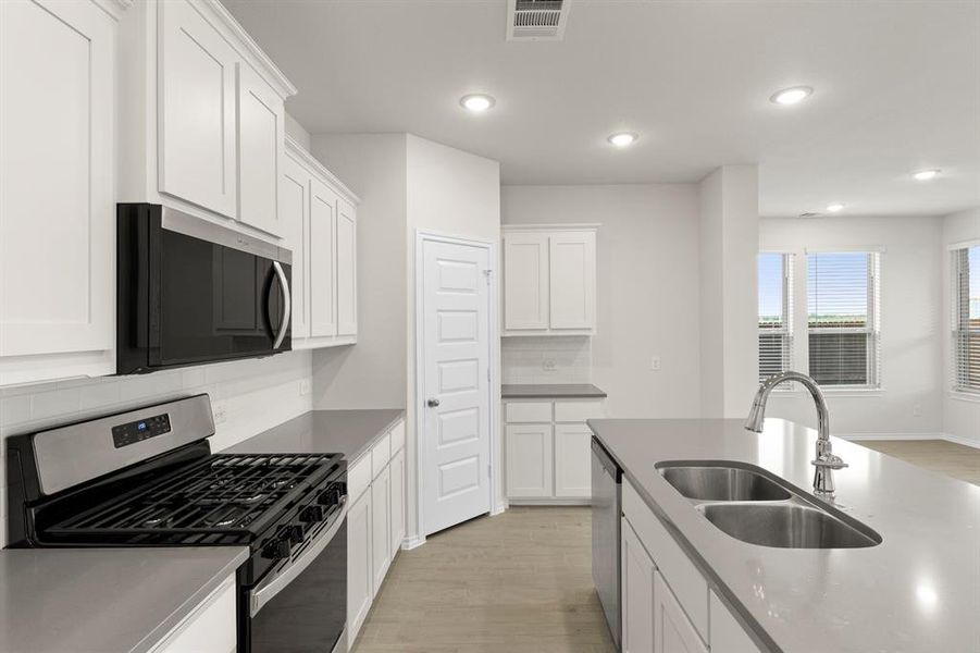 08. 118 Van Horn - Kitchen (4) 08. 118 Van Horn - Kitchen (4)