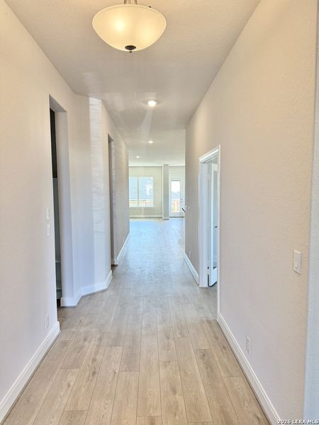 Spacious, unfurnished interior of a new home in Meyer Ranch – Legacy Series, New Braunfels (Image 7).