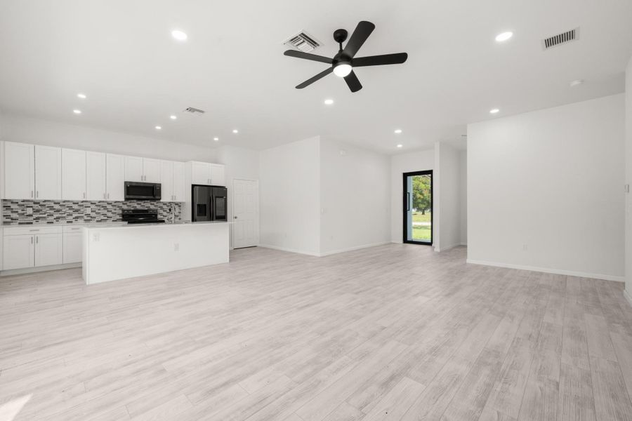 Furnished interior view inside a new home in , Lake Placid (Image 18).