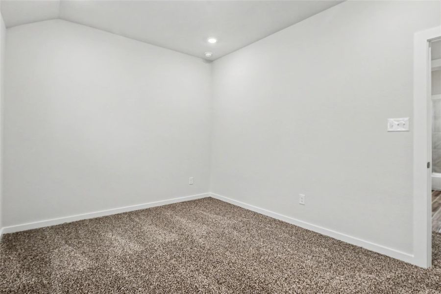 Spacious, unfurnished interior of a new home in Glendale Lakes, Rosharon (Image 43).