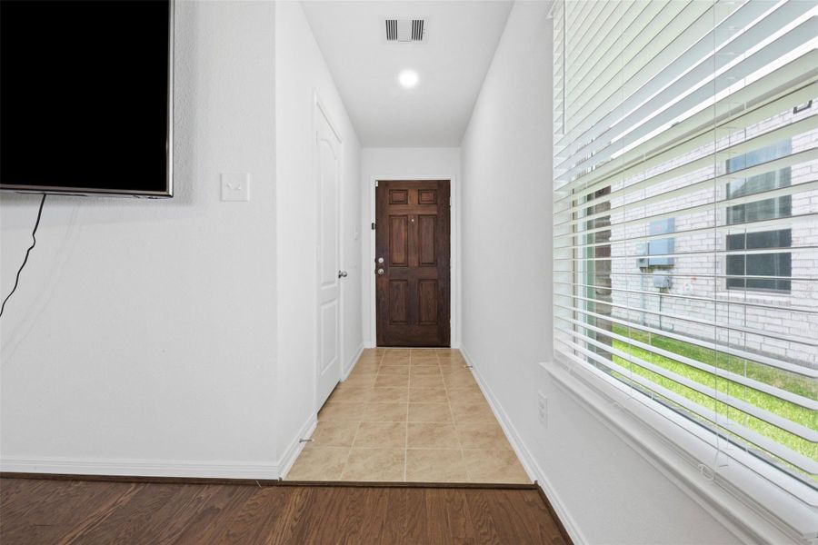 Spacious, unfurnished interior of a new home in , Katy (Image 17).