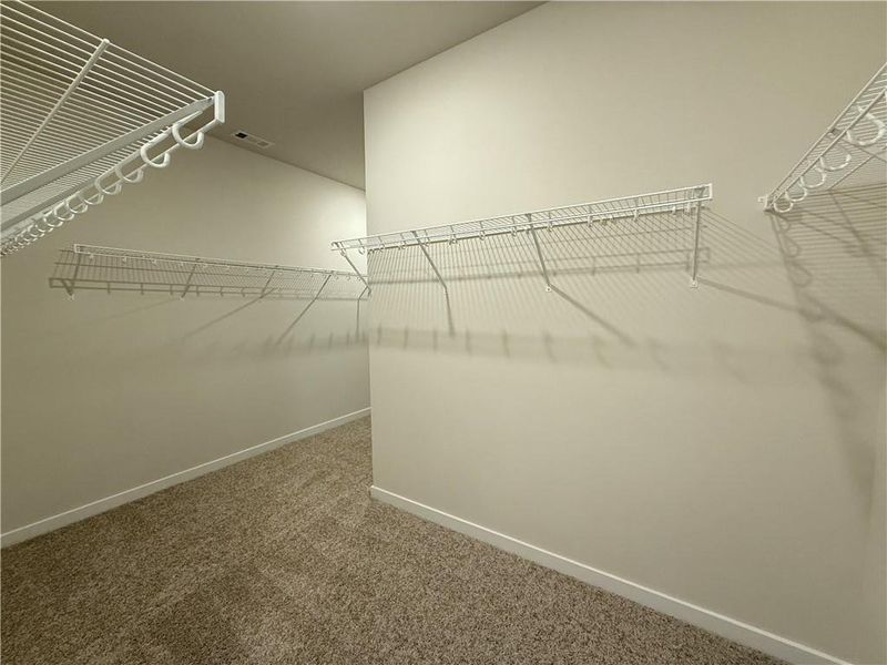 Spacious, unfurnished interior of a new home in Ponderosa Farms Manor, Gainesville (Image 21).