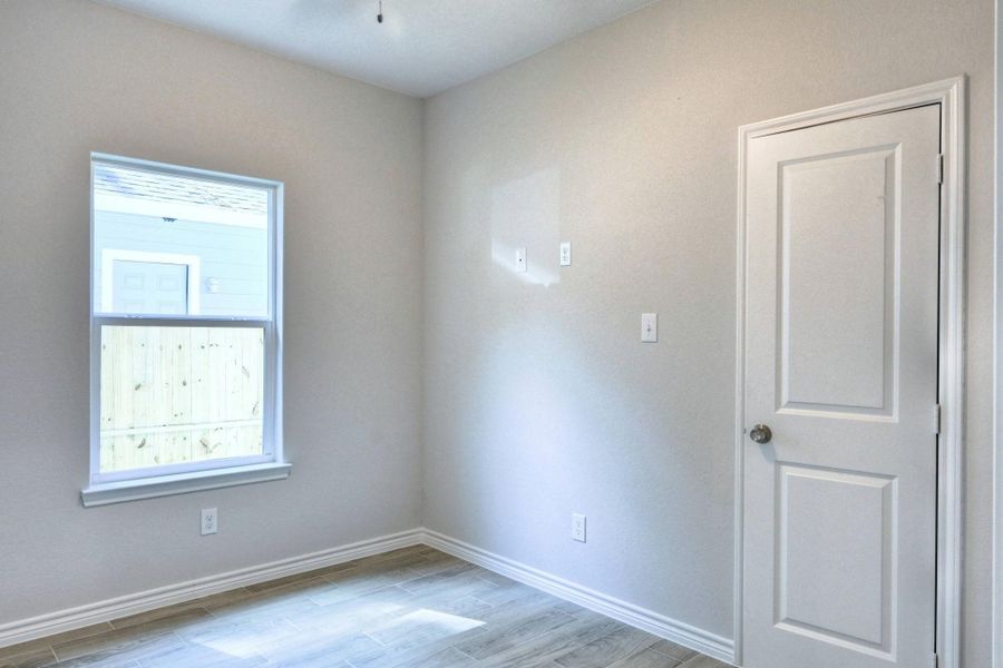 Spacious, unfurnished interior of a new home in , Willis (Image 14).