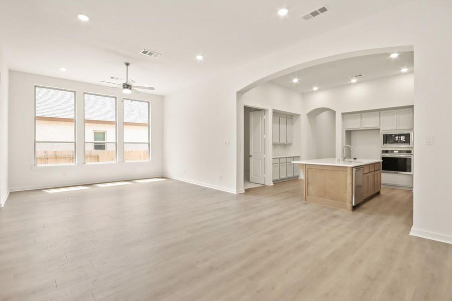 Spacious, unfurnished interior of a new home in Emory Glen, Magnolia (Image 18).