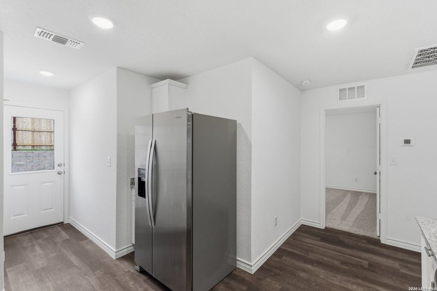 Furnished interior view inside a new home in Cinco Lakes, San Antonio (Image 10).