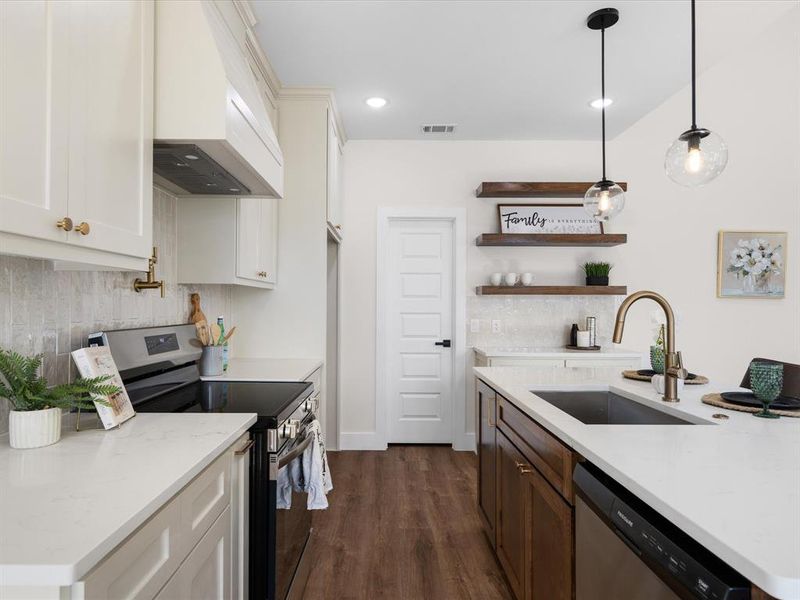 Furnished interior view inside a new home in , Fort Worth (Image 9).