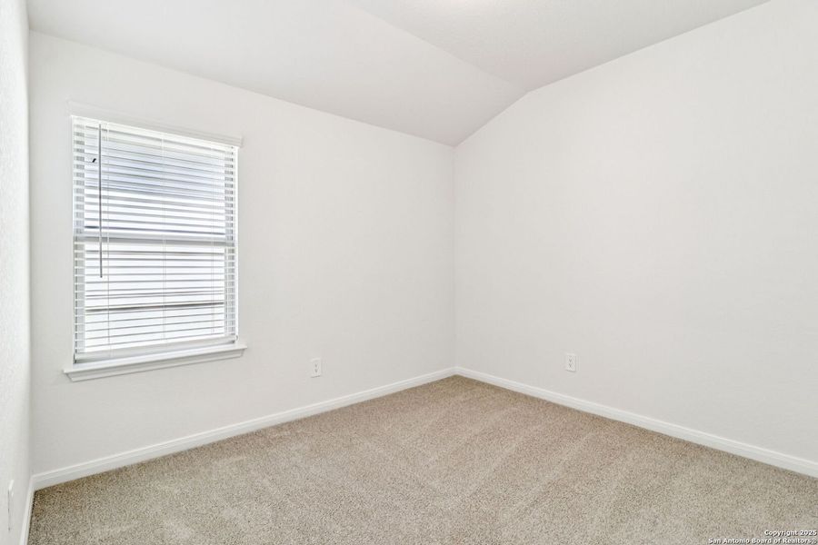 Spacious, unfurnished interior of a new home in Lark Canyon, New Braunfels (Image 32).