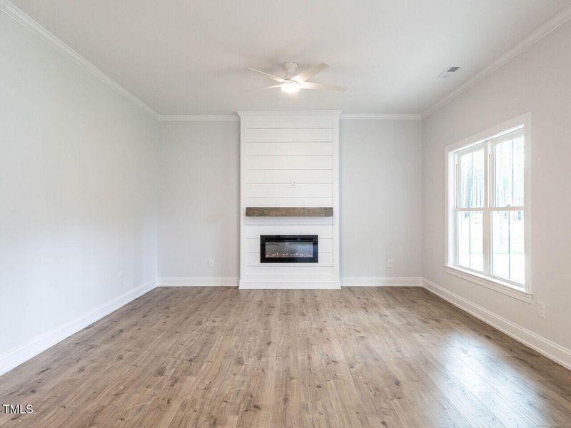 006-1280x960-family-room