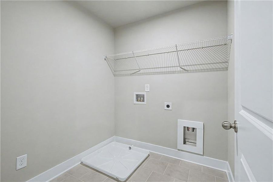 Spacious, unfurnished interior of a new home in Springside Reserve, Powder Springs (Image 33).