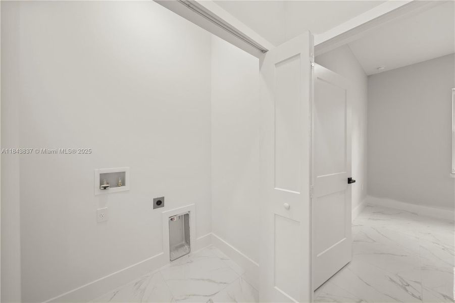 Spacious, unfurnished interior of a new home in , Lehigh Acres (Image 17).