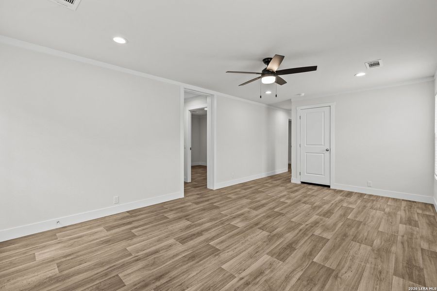 Spacious, unfurnished interior of a new home in , Devine (Image 14).
