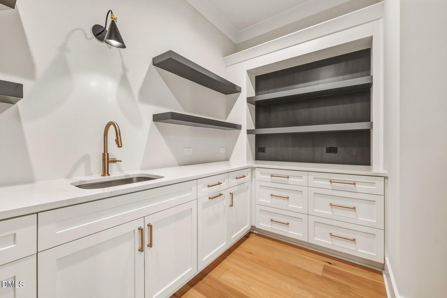 8017 Bud Morris (27) 8017 Bud Morris (27)