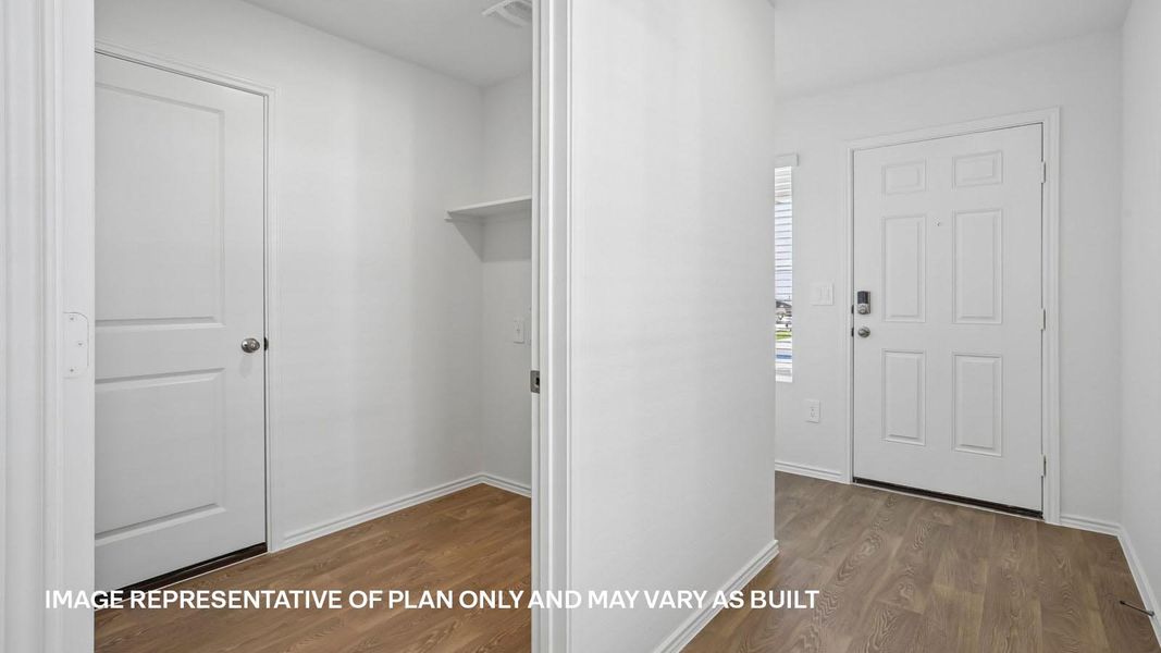 Spacious, unfurnished interior of a new home in Durango, Mustang Ridge (Image 13).