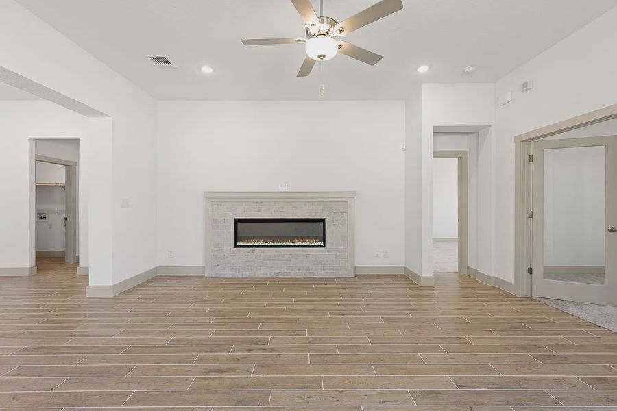 Spacious, unfurnished interior of a new home in Enclave at Cele, Pflugerville (Image 20).
