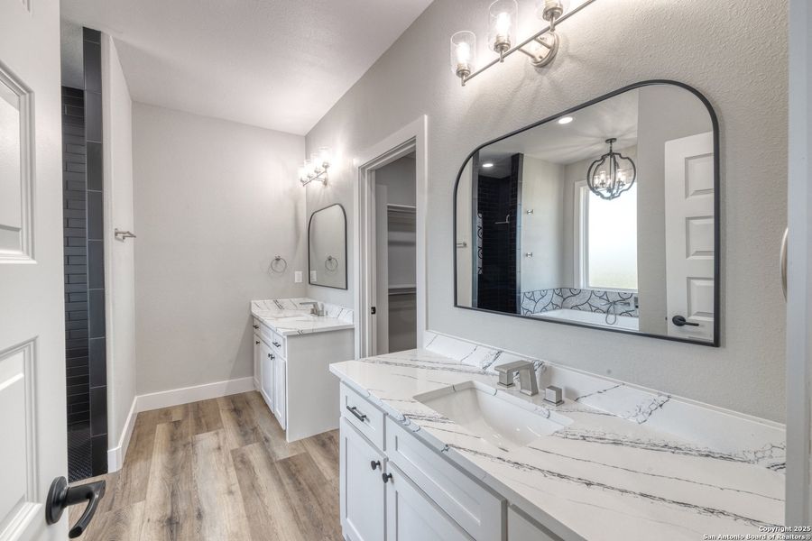 Furnished interior view inside a new home in , Uvalde (Image 5).