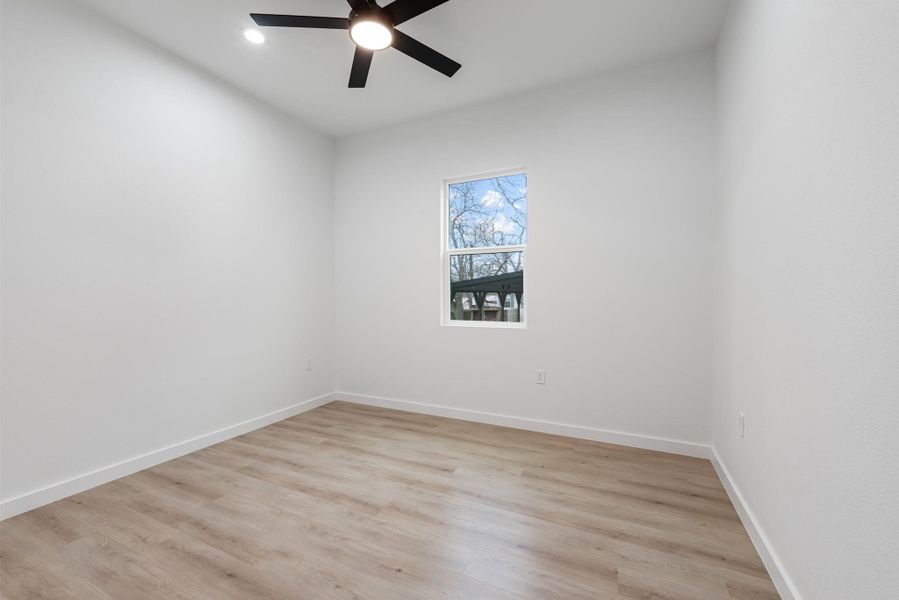 Spacious, unfurnished interior of a new home in , Anderson (Image 25).