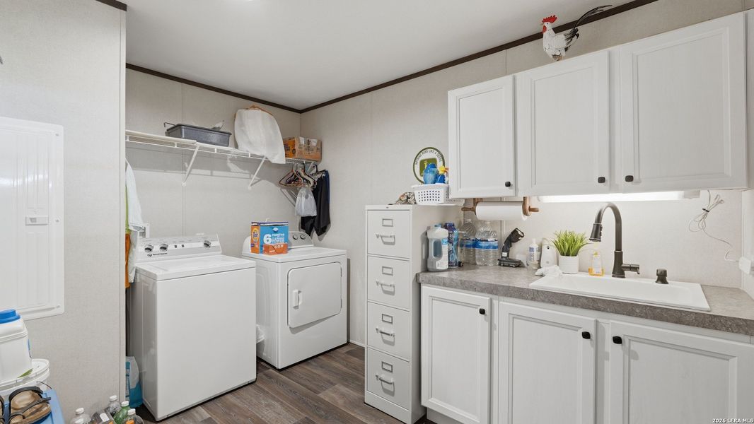 Furnished interior view inside a new home in , Seguin (Image 6).