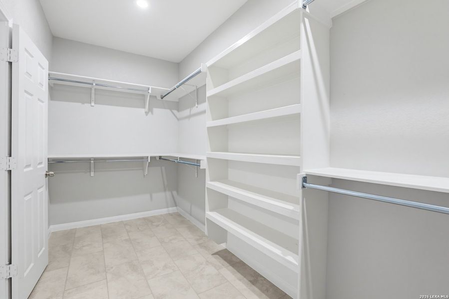 Spacious, unfurnished interior of a new home in , Spring Branch (Image 20).