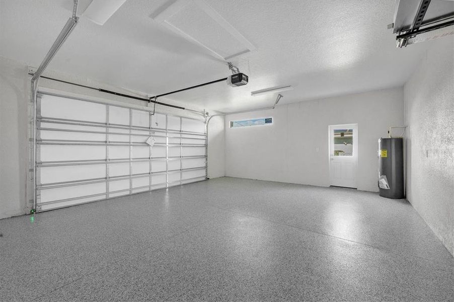 Spacious, unfurnished interior of a new home in , Rotonda West (Image 17).