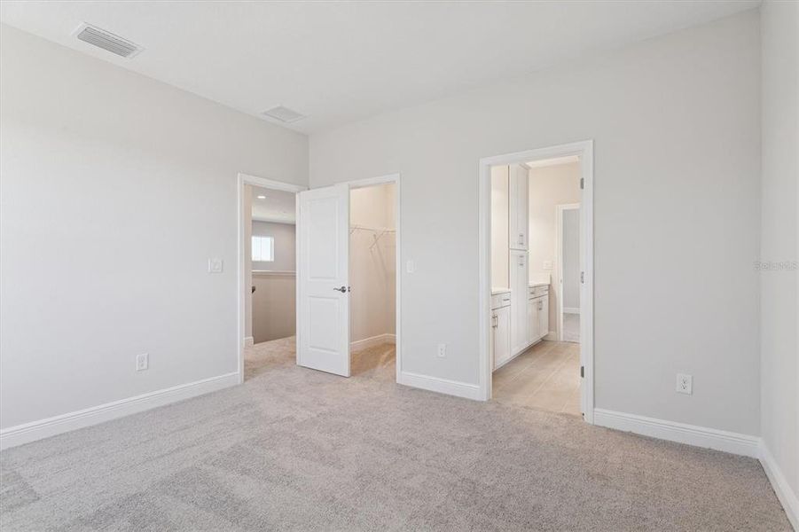 Spacious, unfurnished interior of a new home in North River Ranch, Parrish (Image 13).