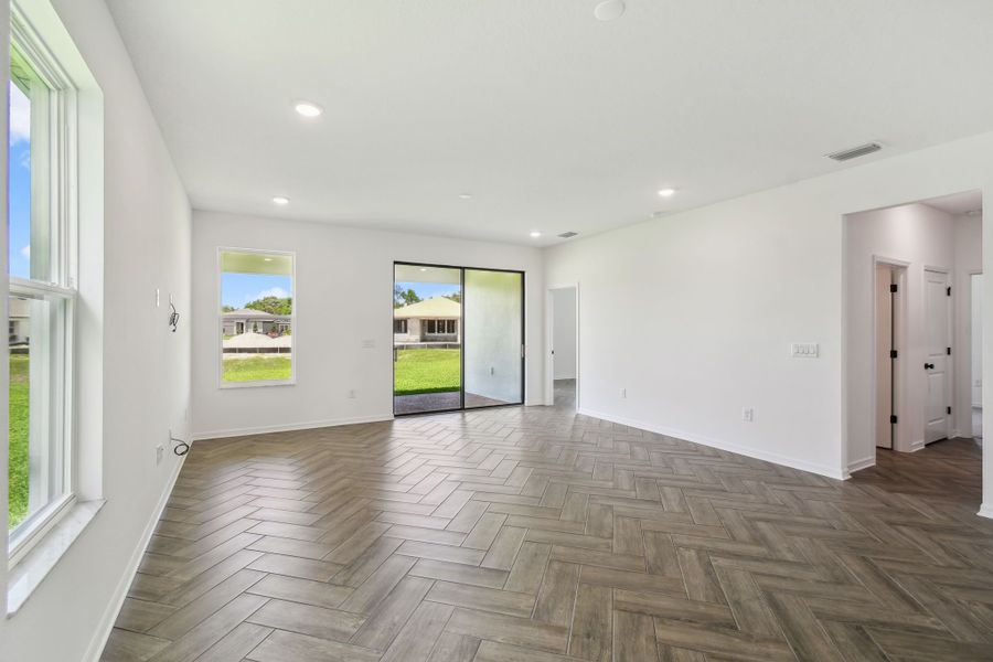 Spacious, unfurnished interior of a new home in Avalon West, Spring Hill (Image 33).