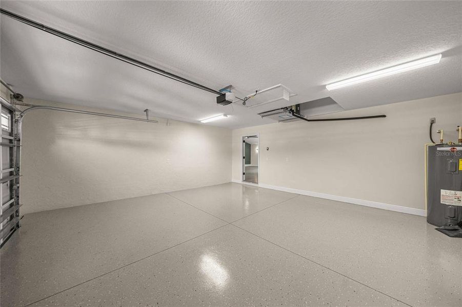 Spacious, unfurnished interior of a new home in , Ocala (Image 36).