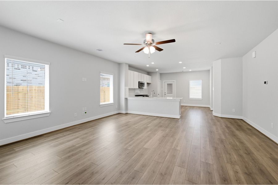Spacious, unfurnished interior of a new home in Bay Creek, Baytown (Image 23).