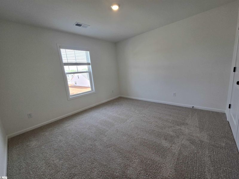 Spacious, unfurnished interior of a new home in Shiloh Trail, Wellford (Image 28).