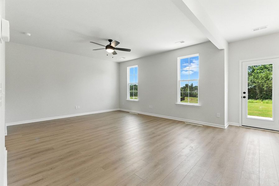 Spacious, unfurnished interior of a new home in Landmark Commons, Boiling Springs (Image 11).