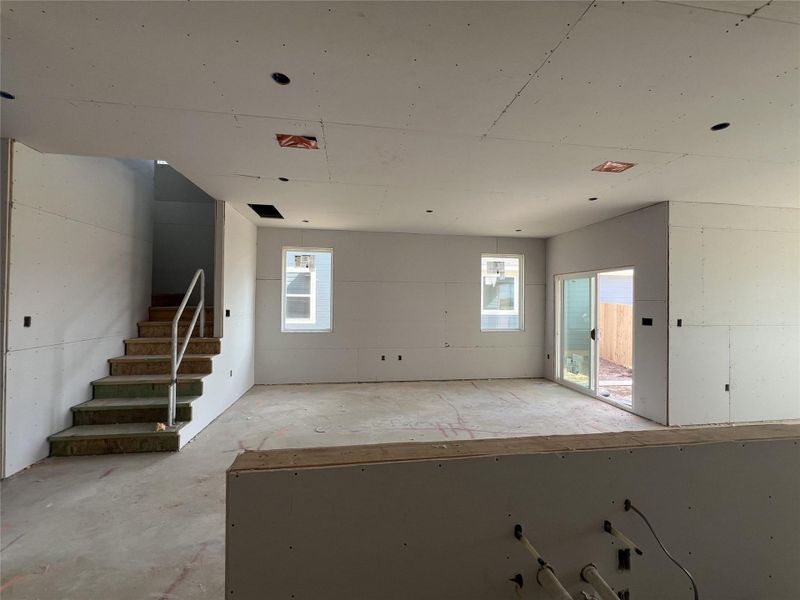 Spacious, unfurnished interior of a new home in Rolling Glen, Hutto (Image 11).