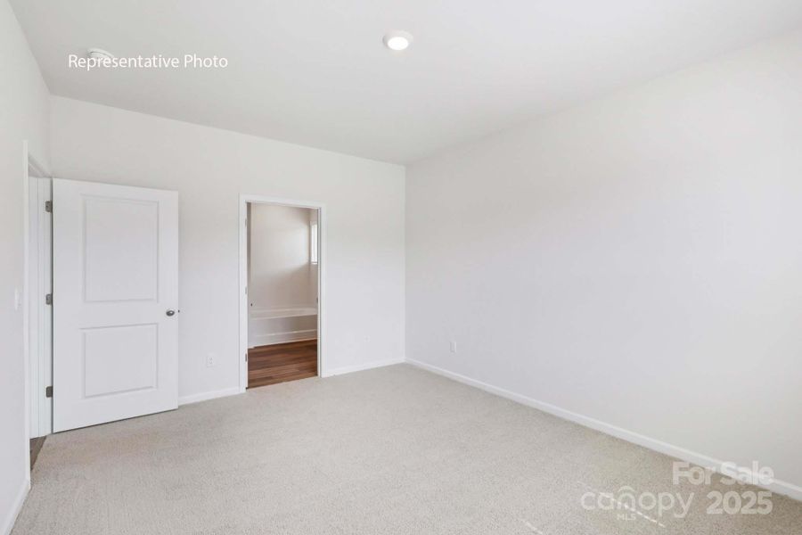Spacious, unfurnished interior of a new home in Sonoma Hills, Charlotte (Image 19).
