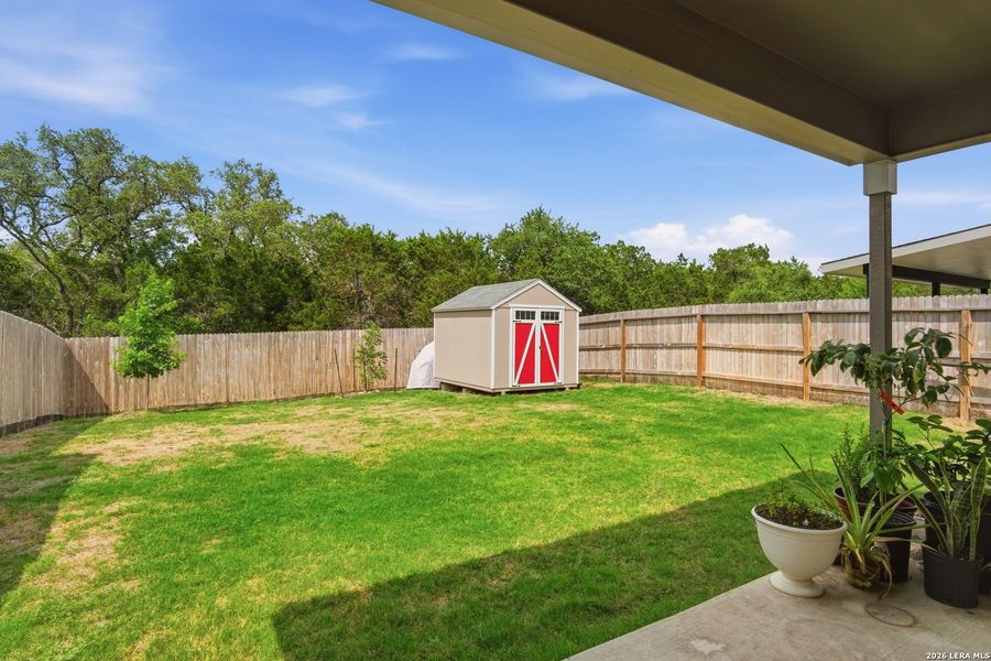 Exterior details and patio area of a home in Davis Ranch, San Antonio (Image 3).