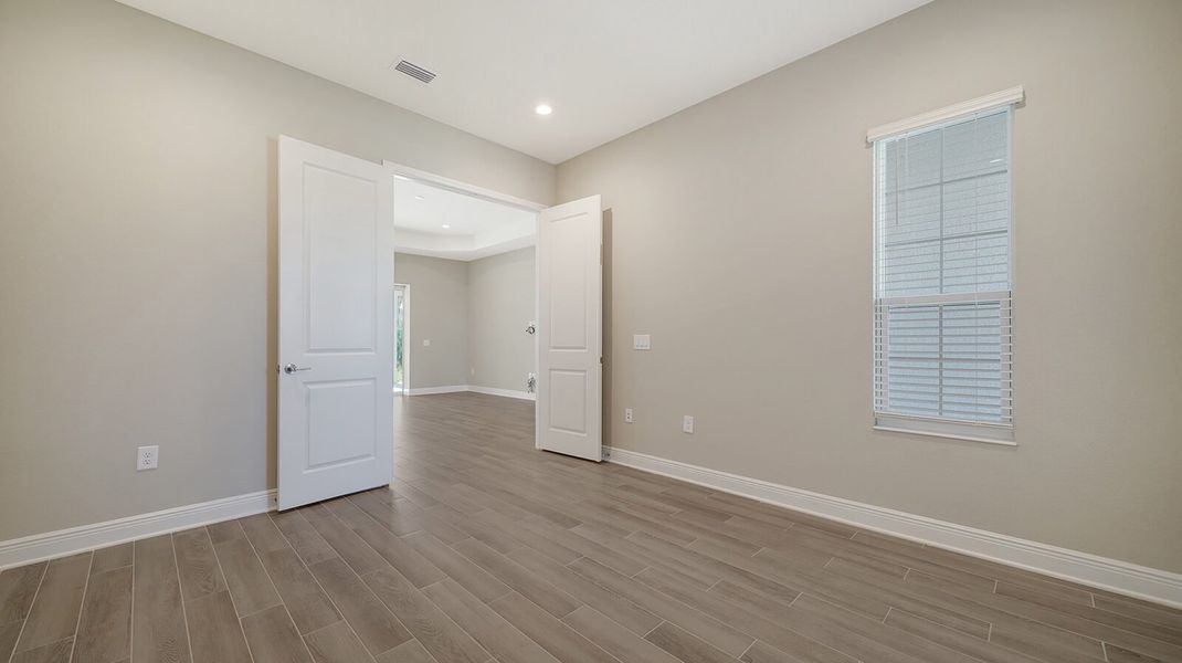 Spacious, unfurnished interior of a new home in Grand Palm, Venice (Image 28).
