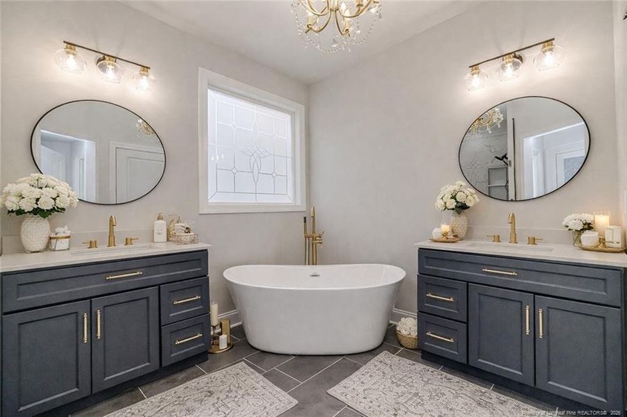 Master Bath - Virtually Staged