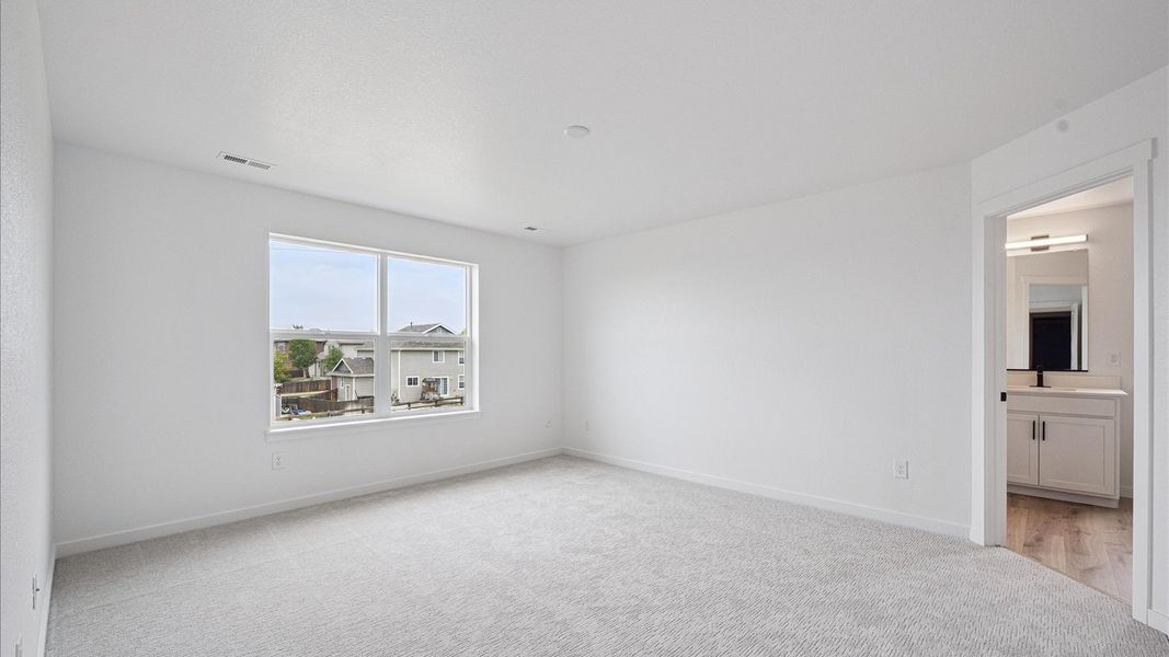 Spacious, unfurnished interior of a new home in Silver Peaks, Lochbuie (Image 18). Spacious, unfurnished interior of a new home in Silver Peaks, Lochbuie (Image 18).