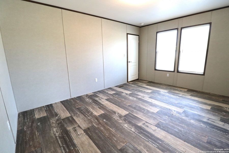 Spacious, unfurnished interior of a new home in , Poteet (Image 15).