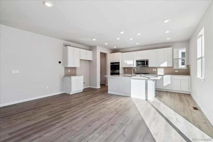 Spacious, unfurnished interior of a new home in Floret Collection at Alder Creek, Parker (Image 15). Spacious, unfurnished interior of a new home in Floret Collection at Alder Creek, Parker (Image 15).