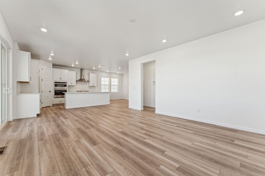 Spacious, unfurnished interior of a new home in Sterling Ranch Ascent Village, Littleton (Image 22).