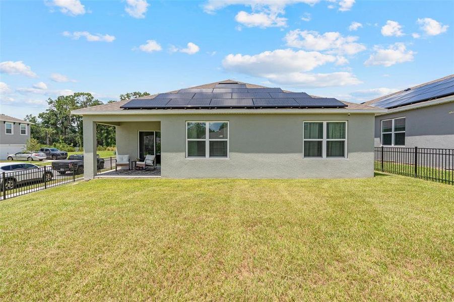 Exterior details and patio area of a home in , Deland (Image 20).