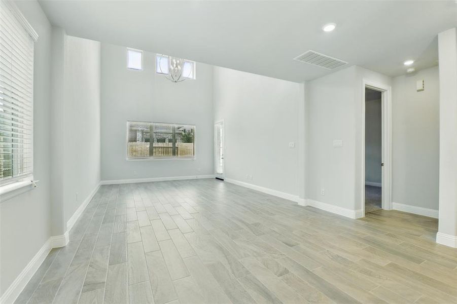 Spacious, unfurnished interior of a new home in Evergreen 40', Conroe (Image 16).